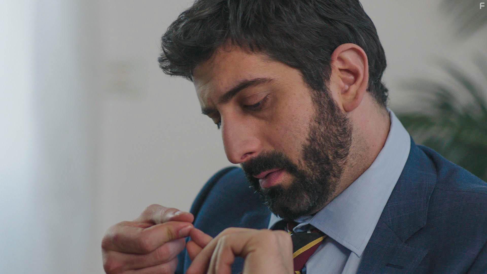 Luca Vecchi in Nel bagno delle donne (2020)