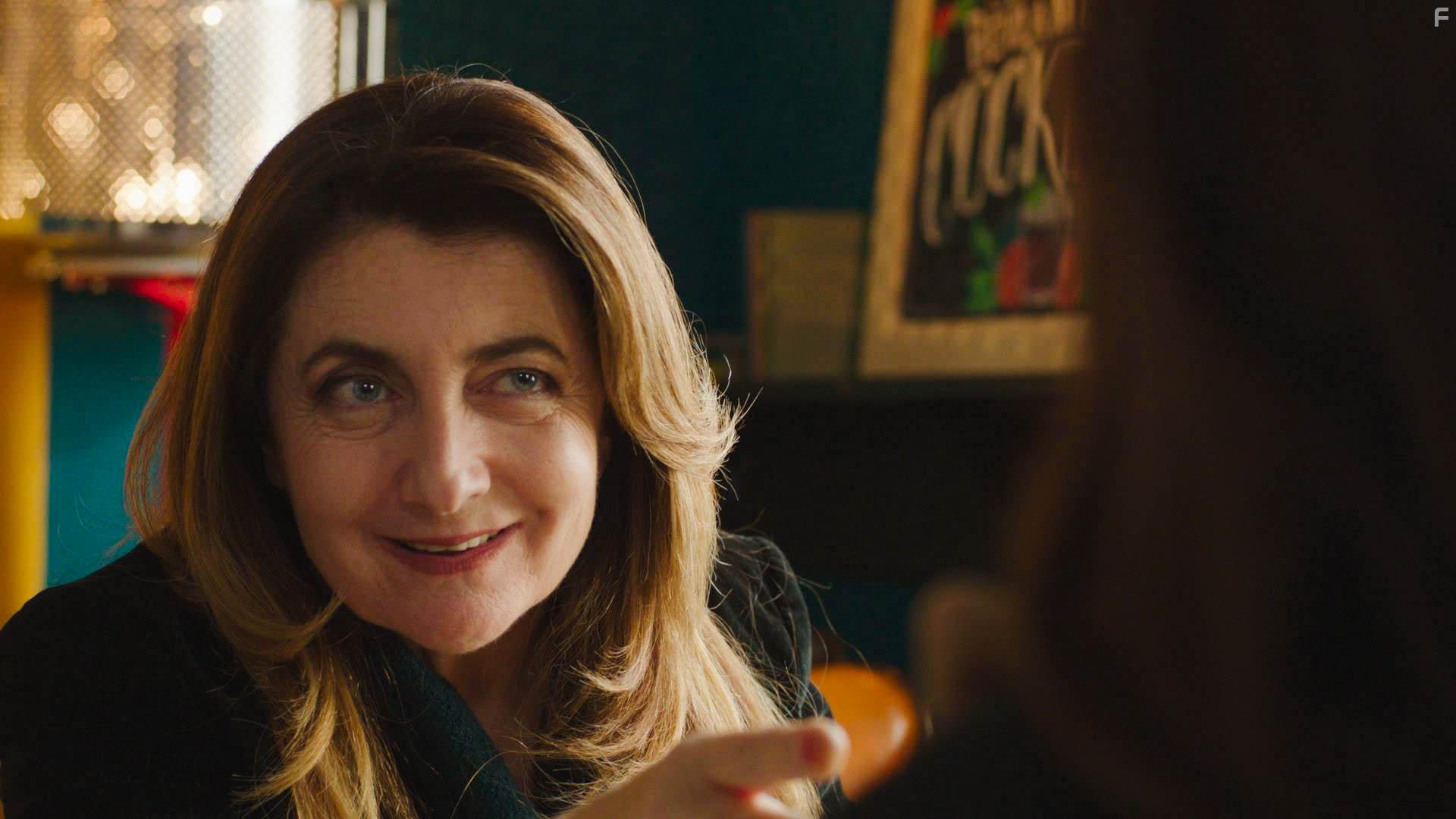 Francesca Reggiani in Nel bagno delle donne (2020)