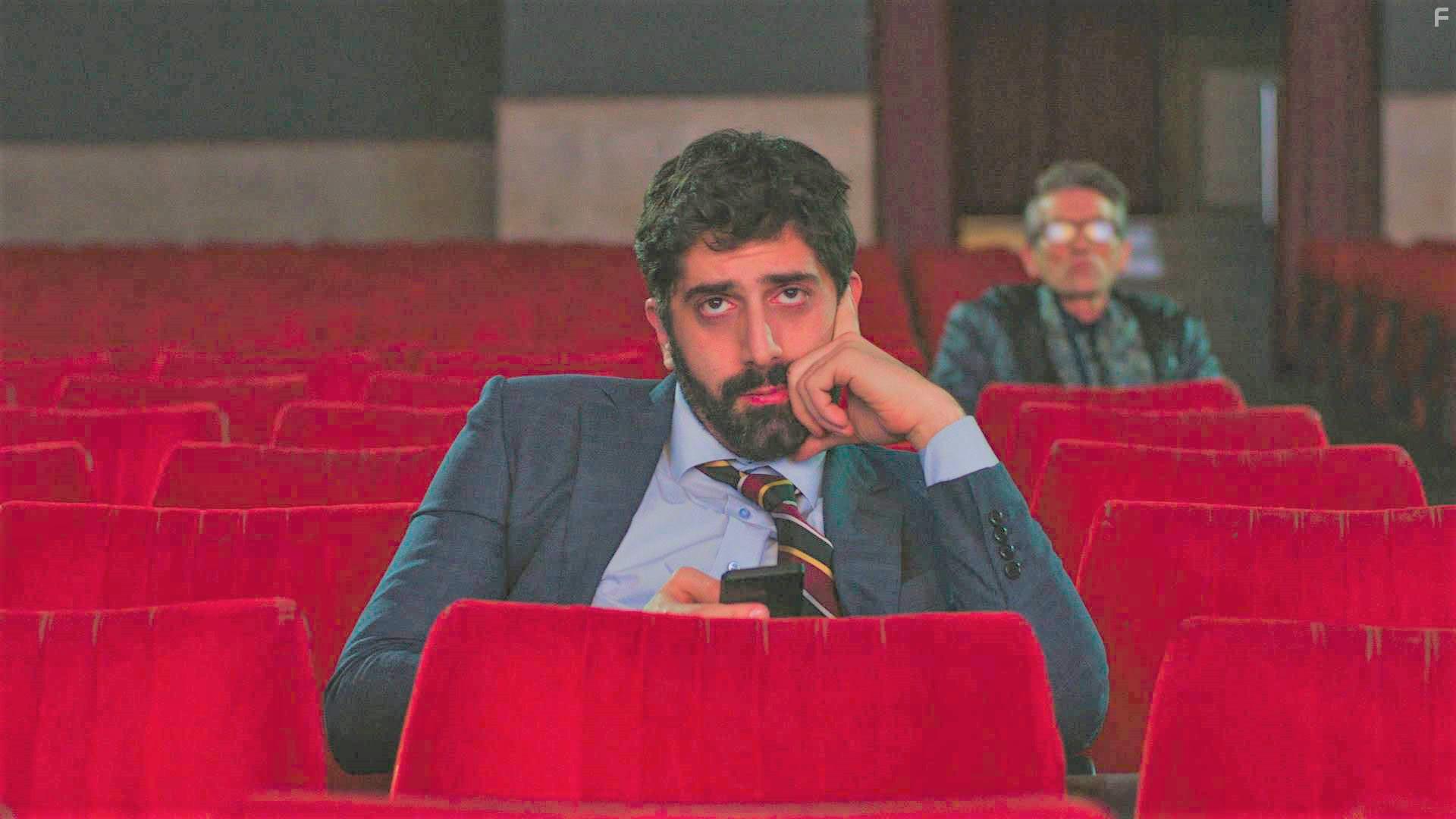 Luca Vecchi in Nel bagno delle donne (2020)