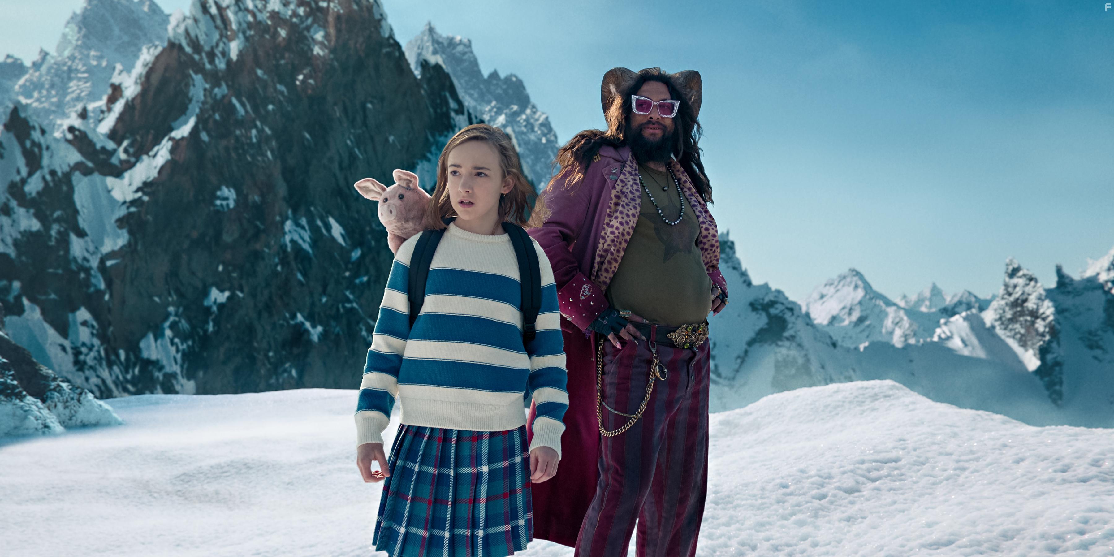 Jason Momoa and Marlow Barkley in Slumberland (2022)
