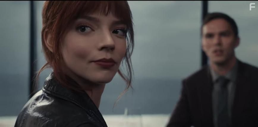 Nicholas Hoult and Anya Taylor-Joy in The Menu (2022)