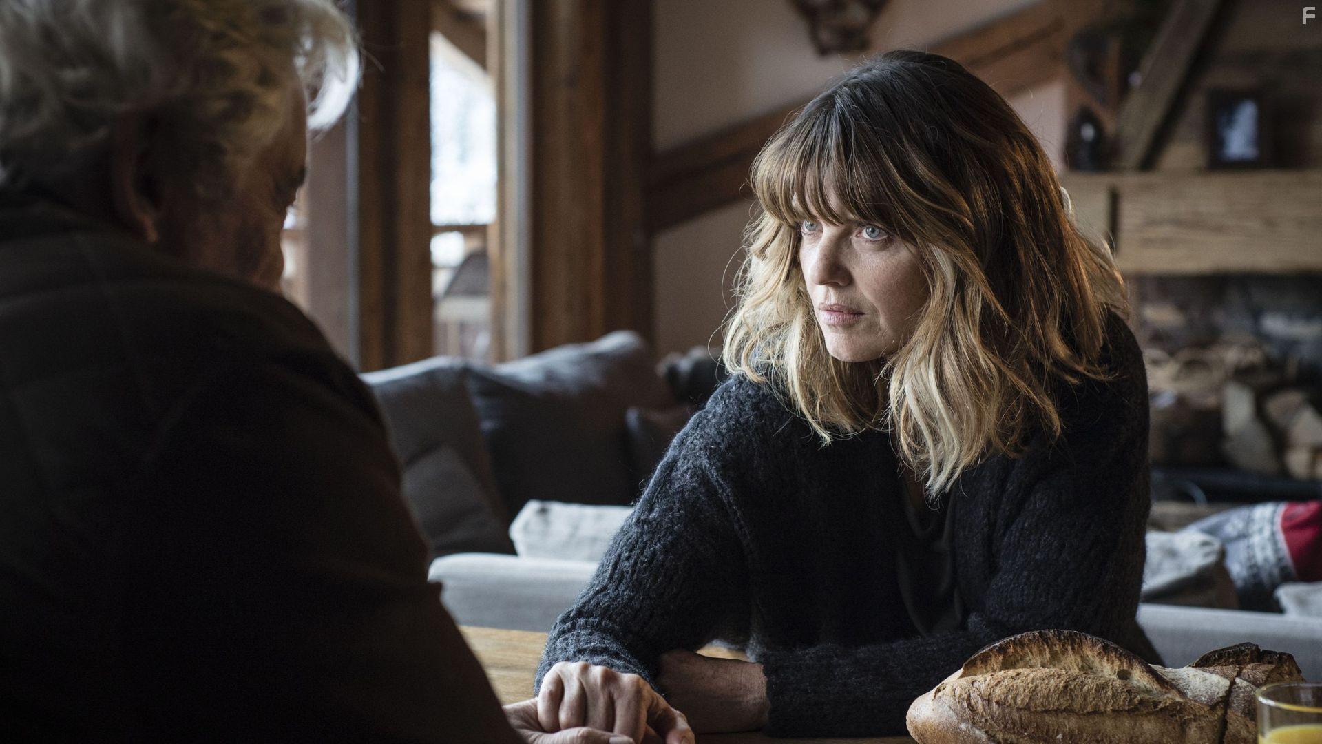 Gwendoline Hamon in Meurtres ... (2013)