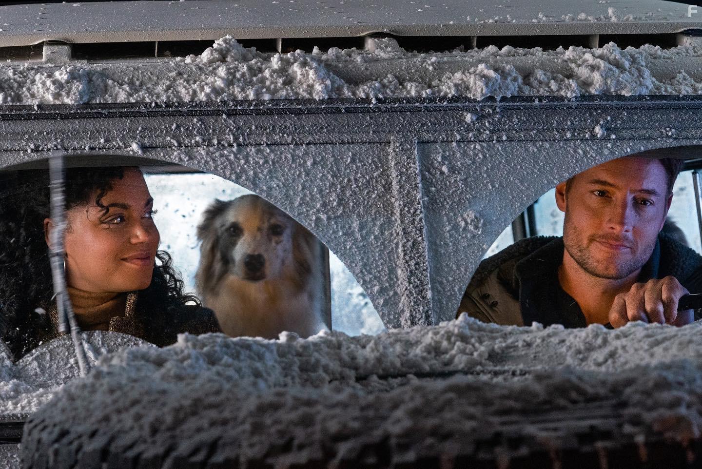 Justin Hartley and Barrett Doss in The Noel Diary (2022)