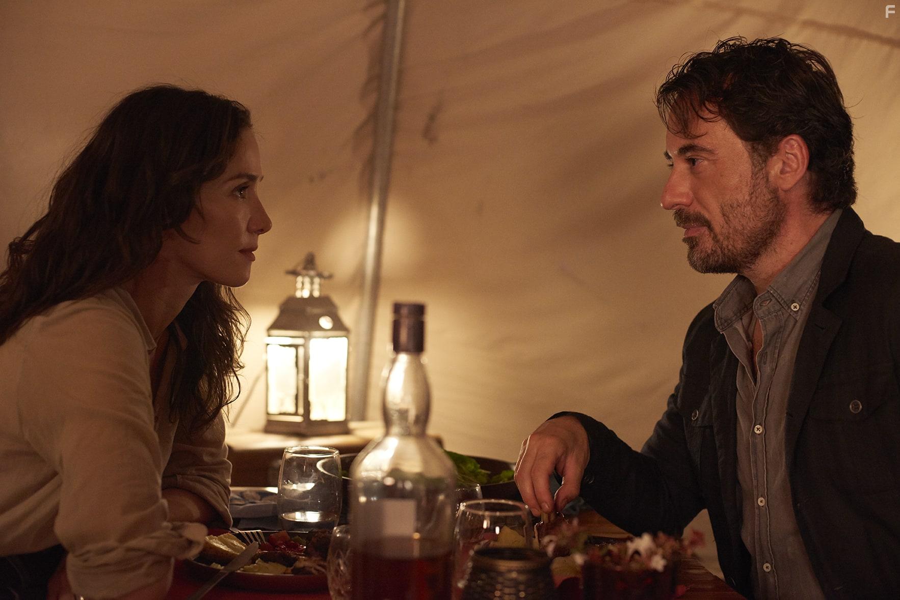 Natalia Oreiro and Diego Velzquez in Las Rojas (2021)