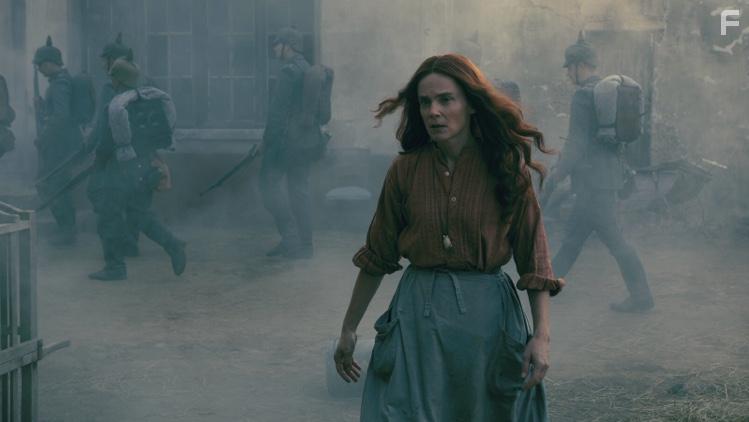 Isabelle Carr in La guerre des Lulus (2022)