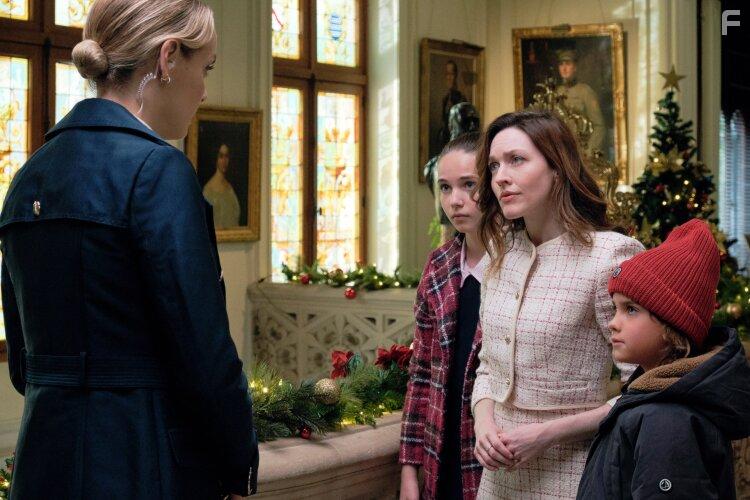 Rachel Skarsten, Phoenix Laroche, Isabelle Wilson, and Katie Sheridan in The Royal Nanny (2022)