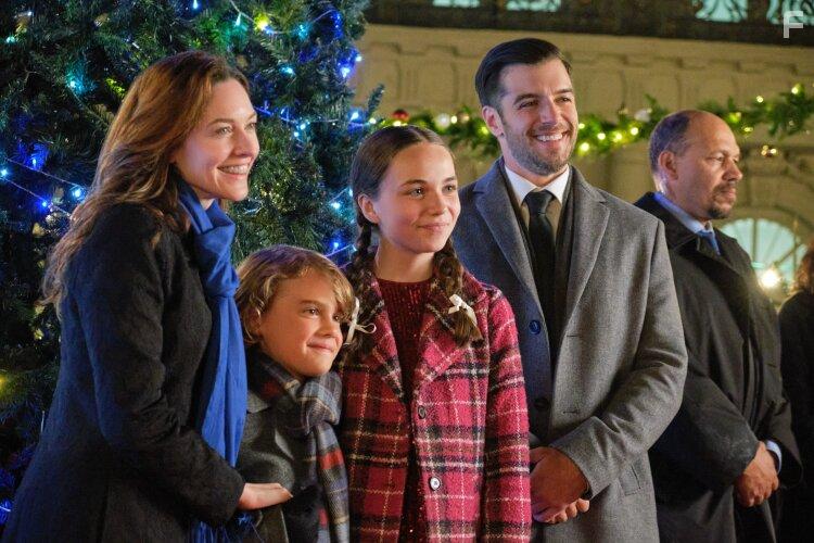 Phoenix Laroche, Isabelle Wilson, Katie Sheridan, and Dan Jeannotte in The Royal Nanny (2022)