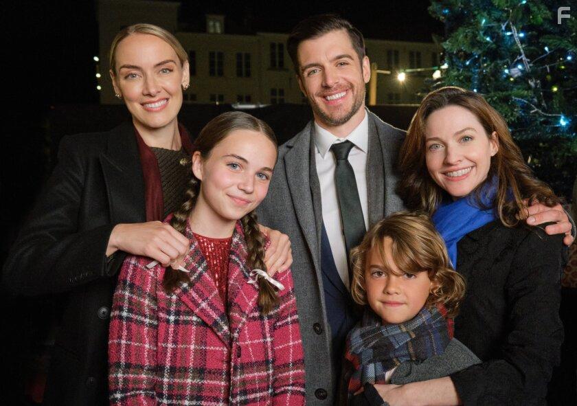Rachel Skarsten, Phoenix Laroche, Isabelle Wilson, Katie Sheridan, and Dan Jeannotte in The Royal Nanny (2022)