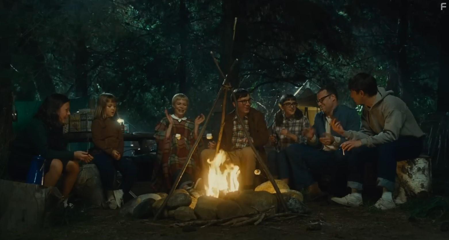 Paul Dano, Seth Rogen, Michelle Williams, Keeley Karsten, Sophia Kopera, Gabriel LaBelle, and Julia Butters in The Fabelmans (2022)