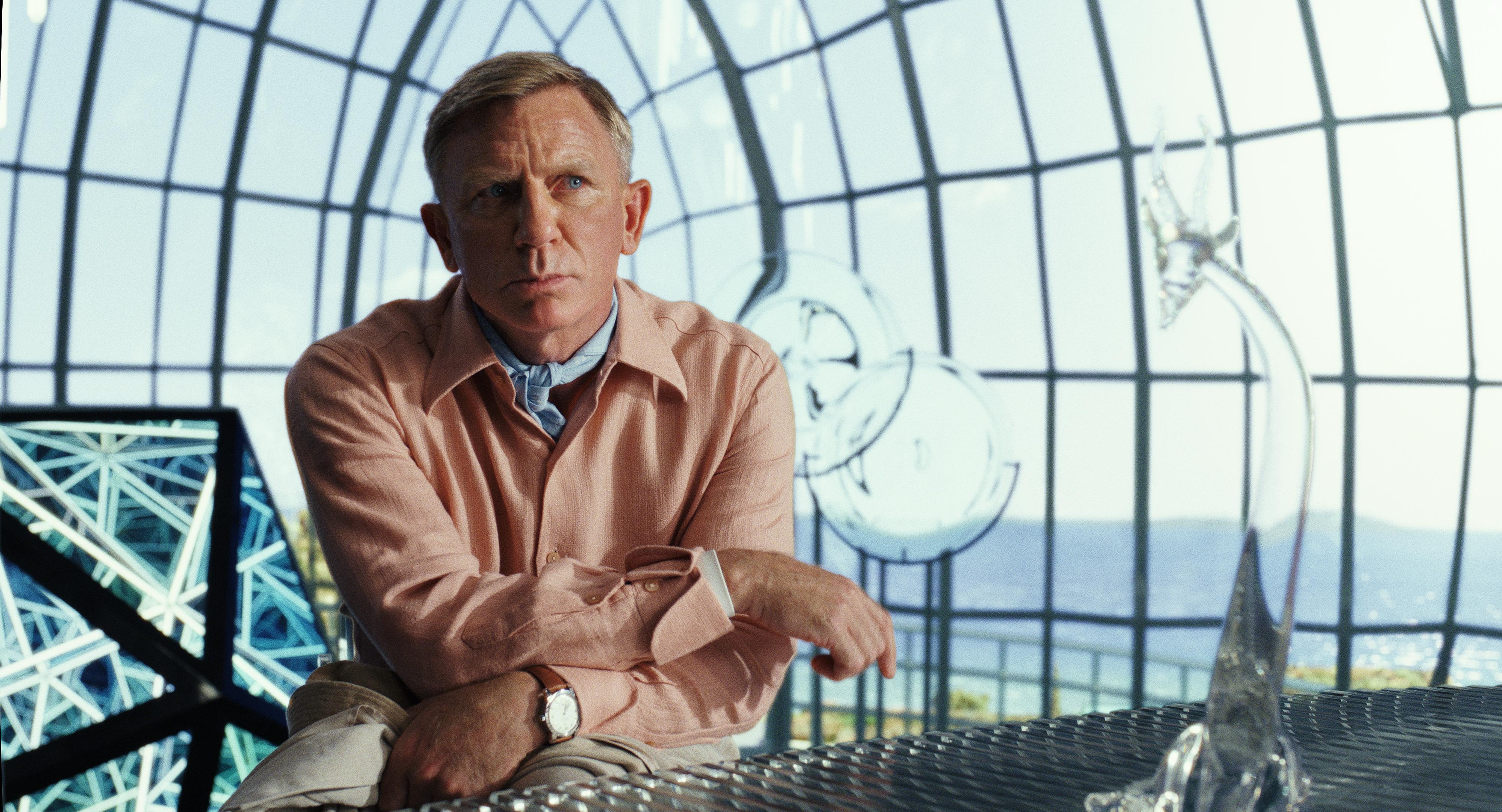 Daniel Craig in Glass Onion: A Knives Out Mystery (2022)
