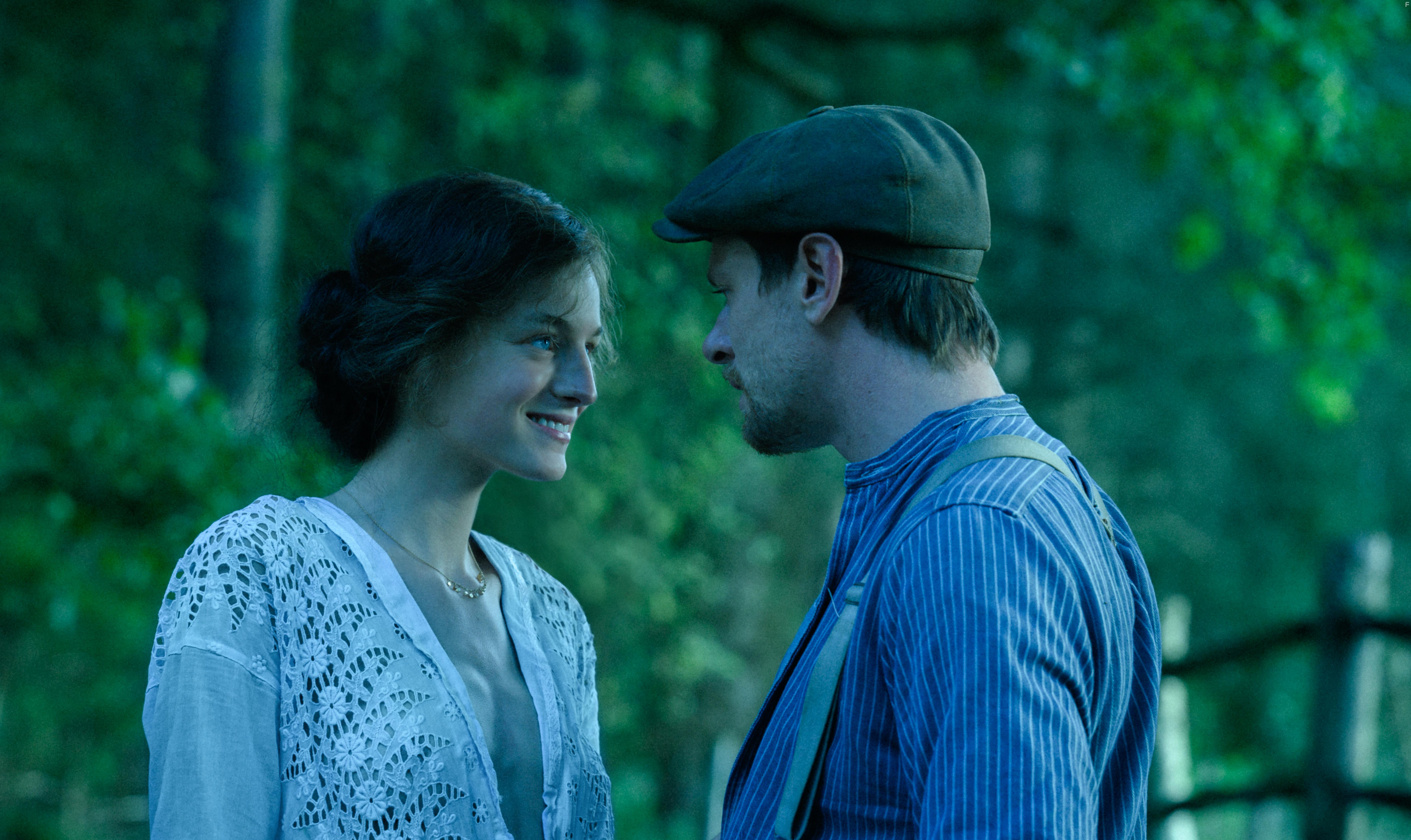 Emma Corrin and Jack O'Connell in Lady Chatterley's Lover (2022)