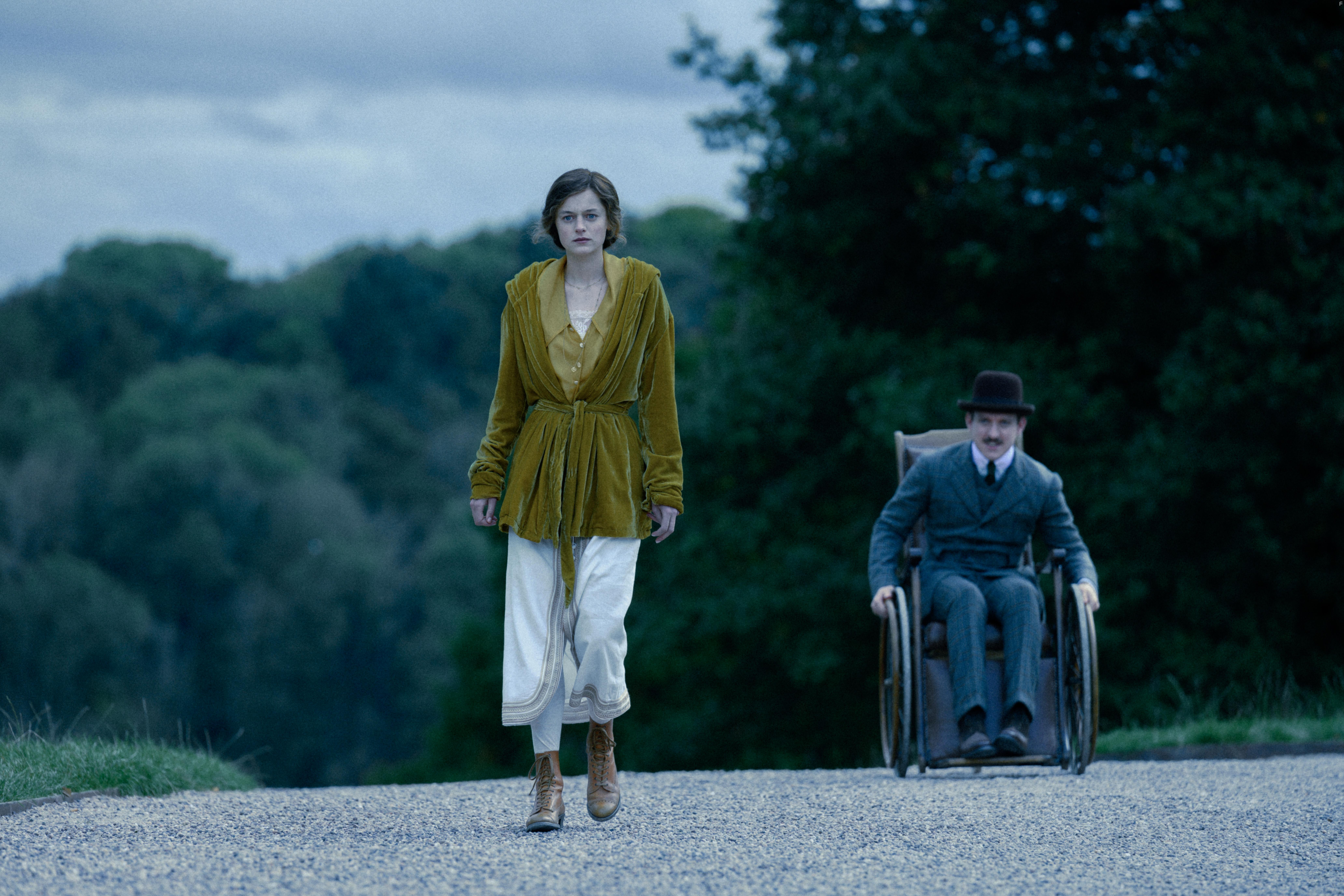 Emma Corrin and Matthew Duckett in Lady Chatterley's Lover (2022)