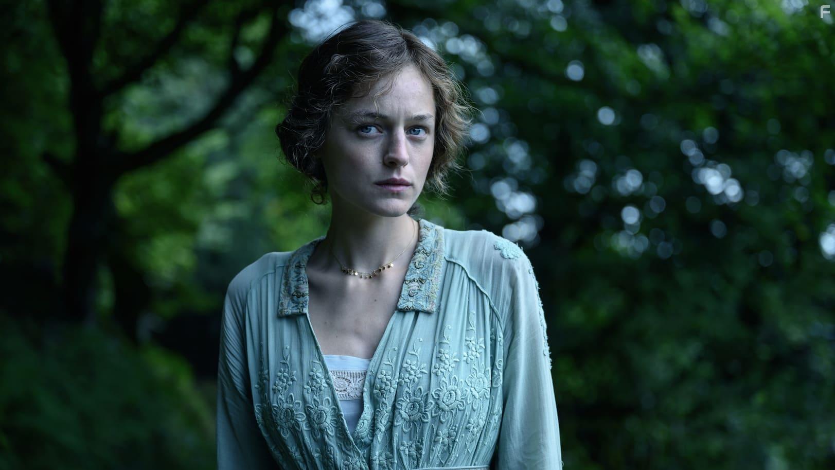 Emma Corrin in Lady Chatterley's Lover (2022)