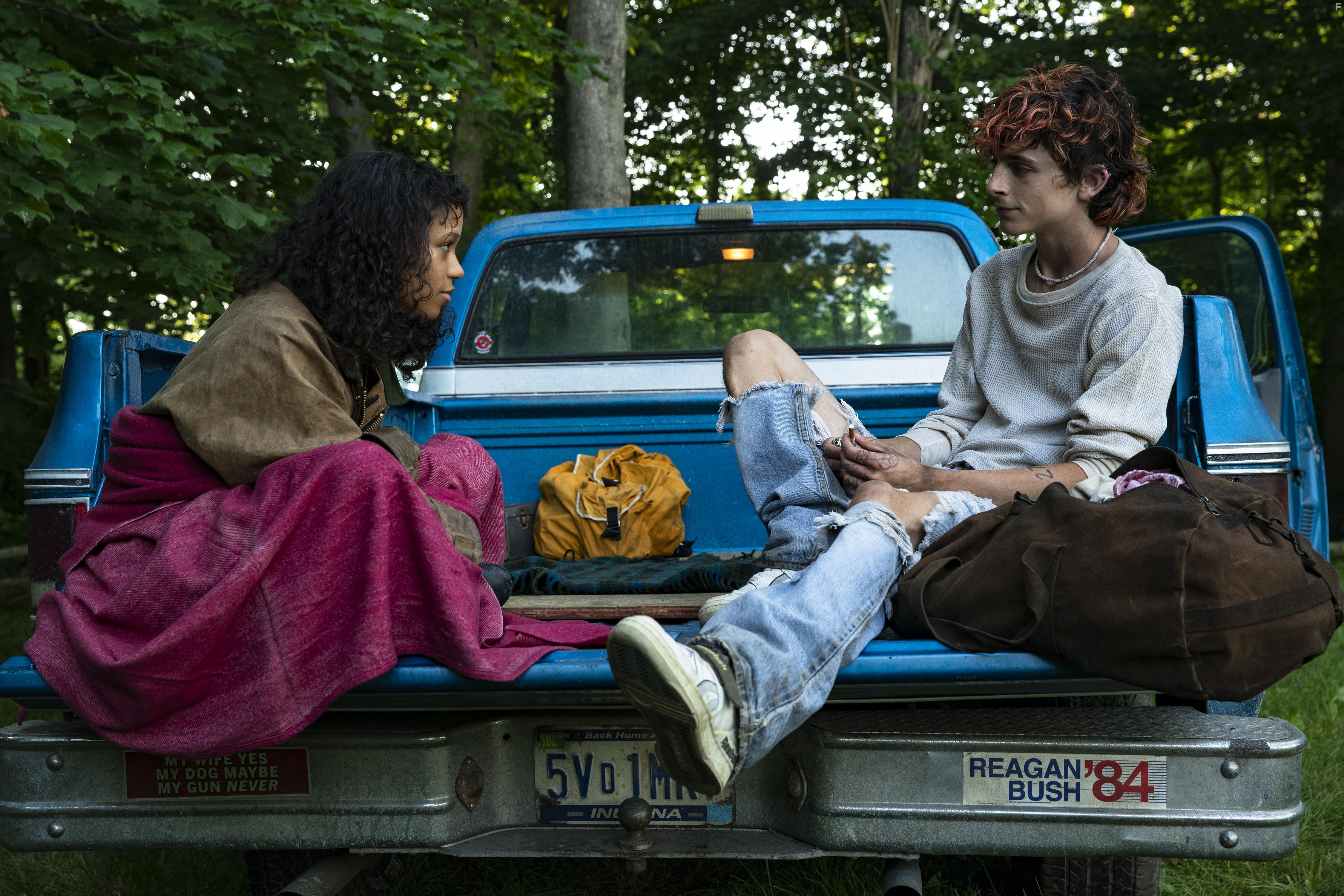 Timothe Chalamet and Taylor Russell in Bones and All (2022)