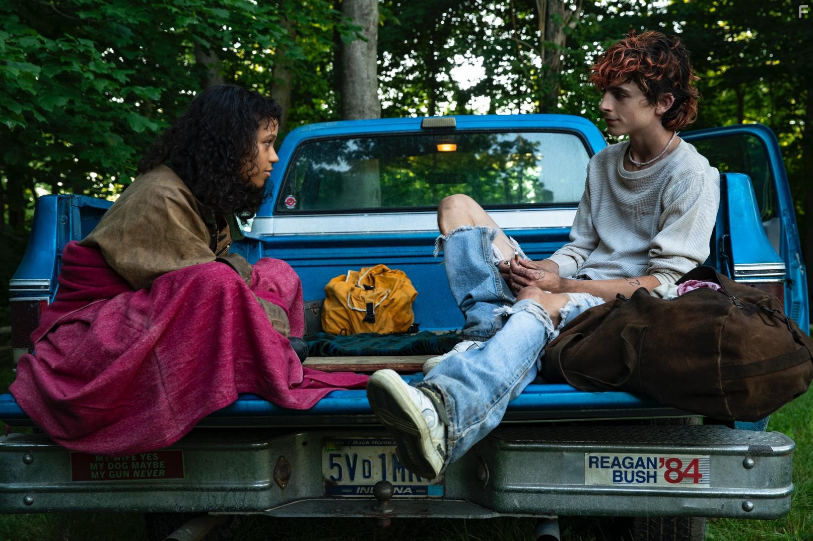Timothe Chalamet and Taylor Russell in Bones and All (2022)