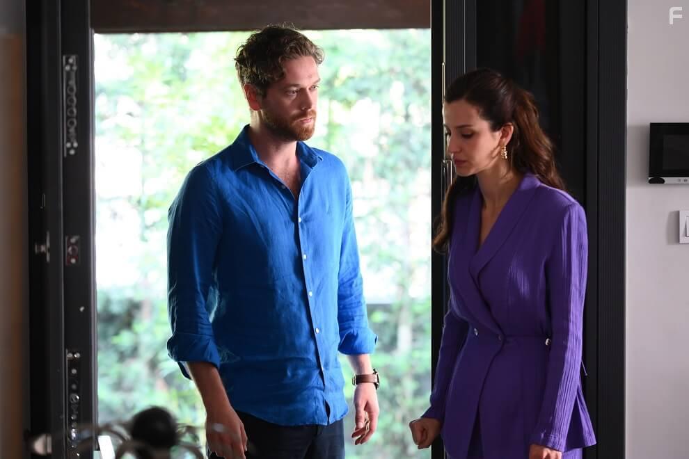 Engin ztrk and Irem Helvacioglu in Annenin Sirridir ocuk (2022)