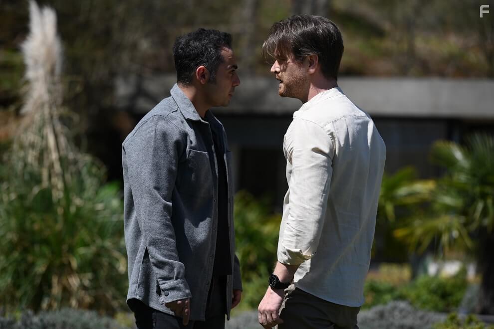 Engin ztrk and Olgun Toker in Annenin Sirridir ocuk (2022)