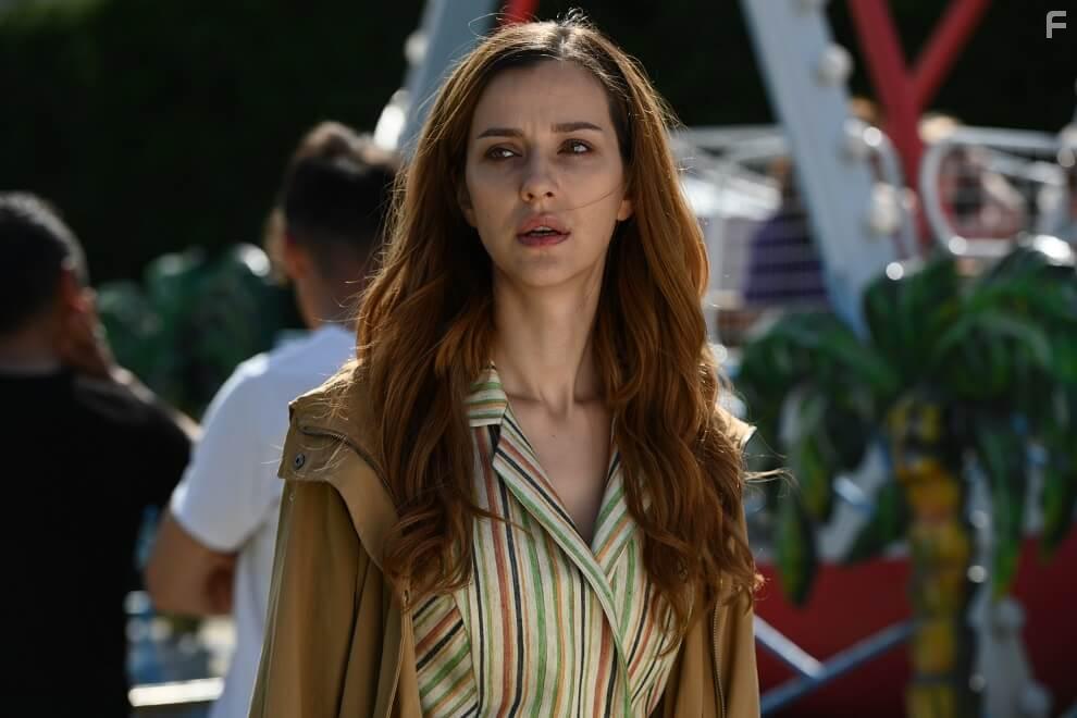 Irem Helvacioglu in Annenin Sirridir ocuk (2022)