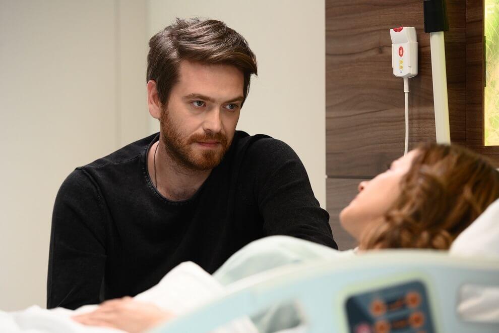 Engin ztrk and Irem Helvacioglu in Annenin Sirridir ocuk (2022)