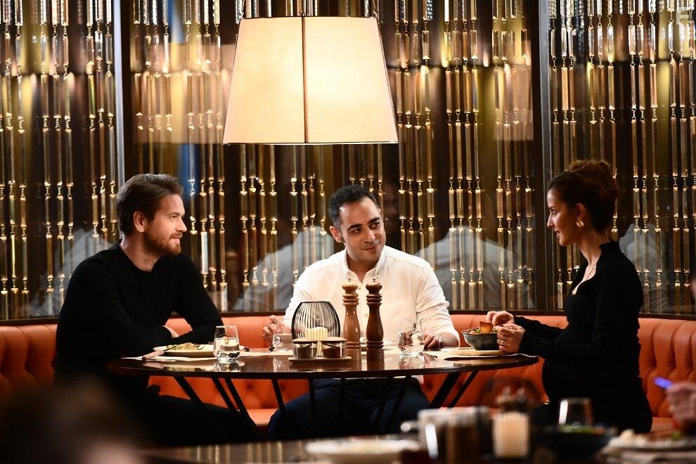 Engin ztrk, Olgun Toker, and Irem Helvacioglu in Annenin Sirridir ocuk (2022)