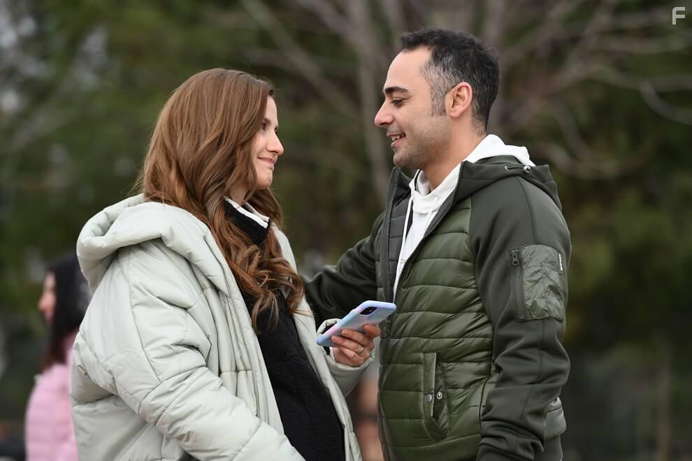 Olgun Toker and Irem Helvacioglu in Annenin Sirridir ocuk (2022)