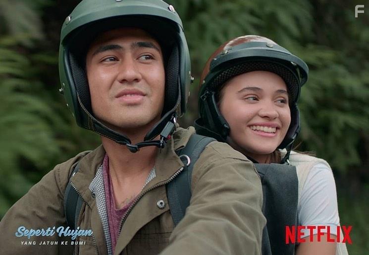 Jefri Nichol and Aurora Ribero in Seperti Hujan yang Jatuh ke Bumi (2020)