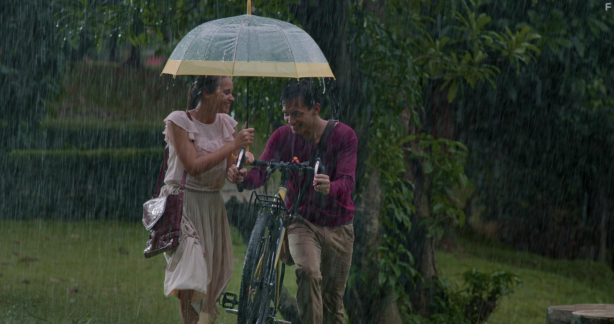 Jefri Nichol and Aurora Ribero in Seperti Hujan yang Jatuh ke Bumi (2020)