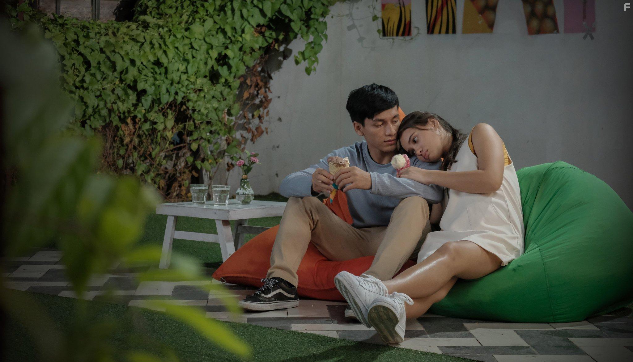 Jefri Nichol and Aurora Ribero in Seperti Hujan yang Jatuh ke Bumi (2020)