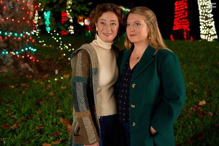 Moira Kelly and Jaicy Elliot in My Southern Family Christmas (2022)