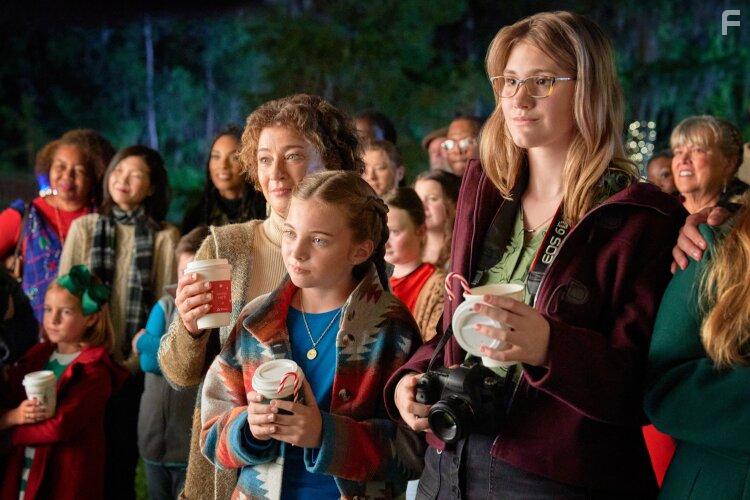 Moira Kelly, Adeleine Whittle, and Anniston Almond in My Southern Family Christmas (2022)