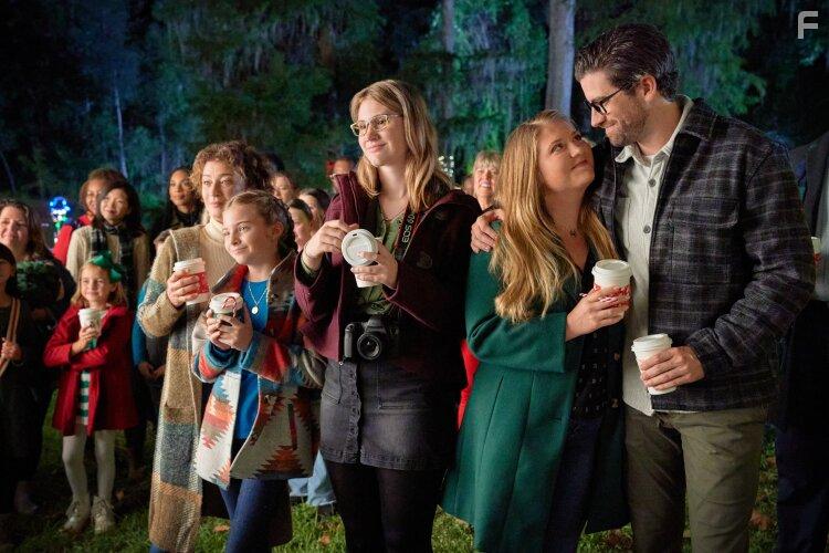 Moira Kelly, Ryan Rottman, Adeleine Whittle, Jaicy Elliot, and Anniston Almond in My Southern Family Christmas (2022)
