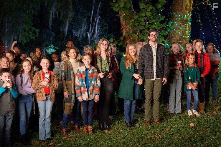 Moira Kelly, Ryan Rottman, Adeleine Whittle, Jaicy Elliot, and Anniston Almond in My Southern Family Christmas (2022)