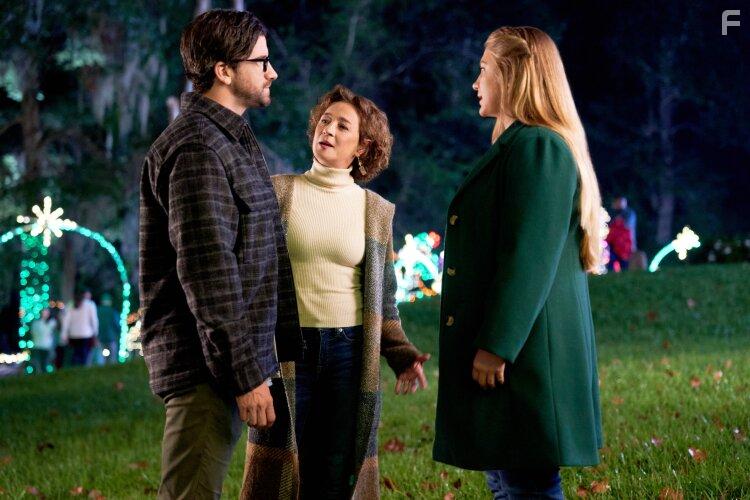 Moira Kelly, Ryan Rottman, and Jaicy Elliot in My Southern Family Christmas (2022)