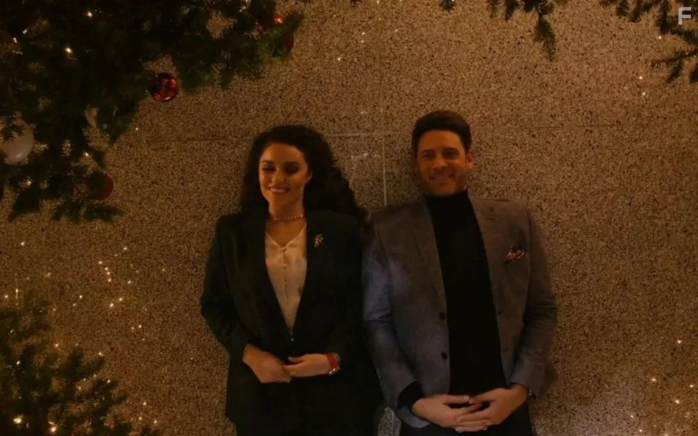 Steve Lund and Kathryn Davis in Six Degrees of Santa (2022)