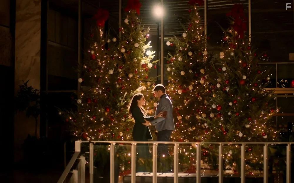 Steve Lund and Kathryn Davis in Six Degrees of Santa (2022)