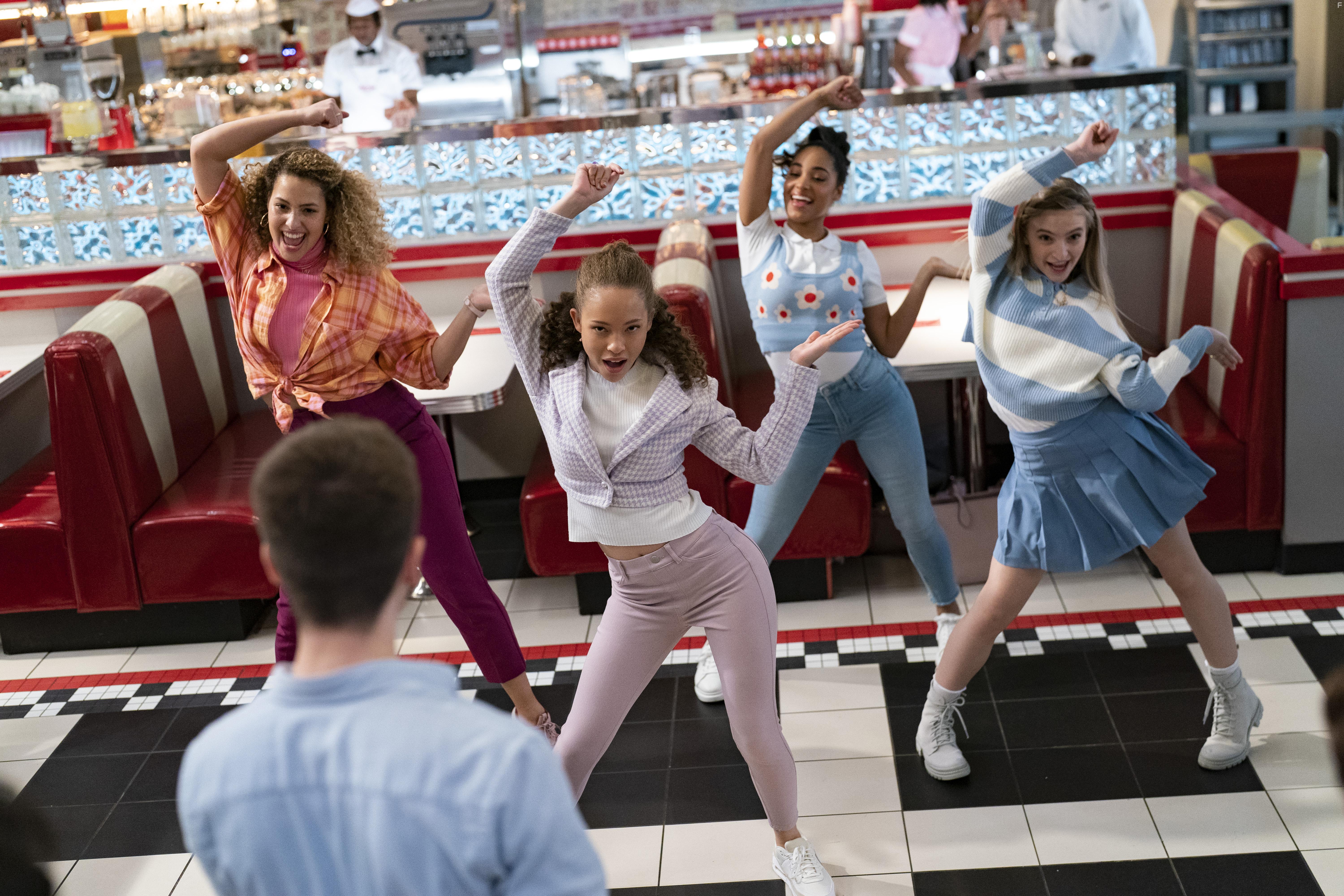 Philippe Boss, Destiny Rettinger, Monique Jasmine Paul, Lilly Noelle Bartlam, and Shelby Simmons in Snow Day (2022)