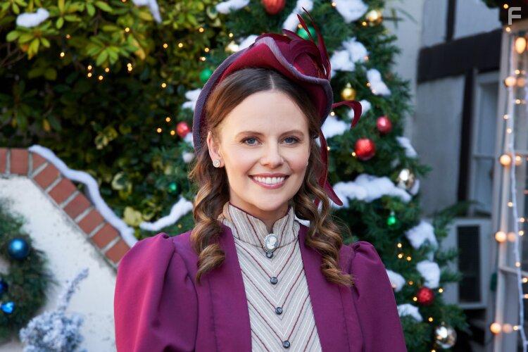 Sarah Ramos in A Kismet Christmas (2022)