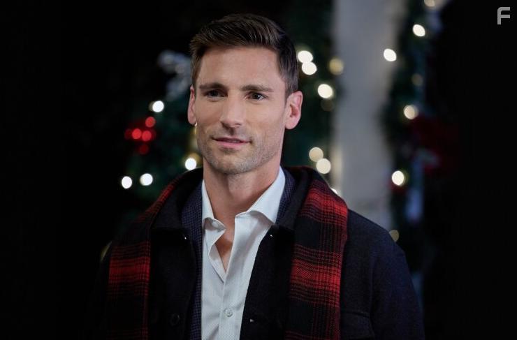 Andrew W. Walker in A Maple Valley Christmas (2022)