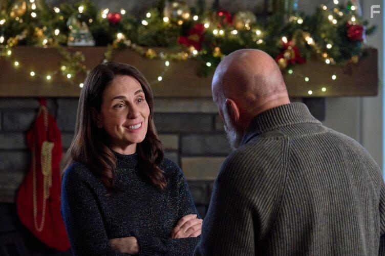 Jacqueline Ann Steuart and Grant Vlahovic in Long Lost Christmas (2022)