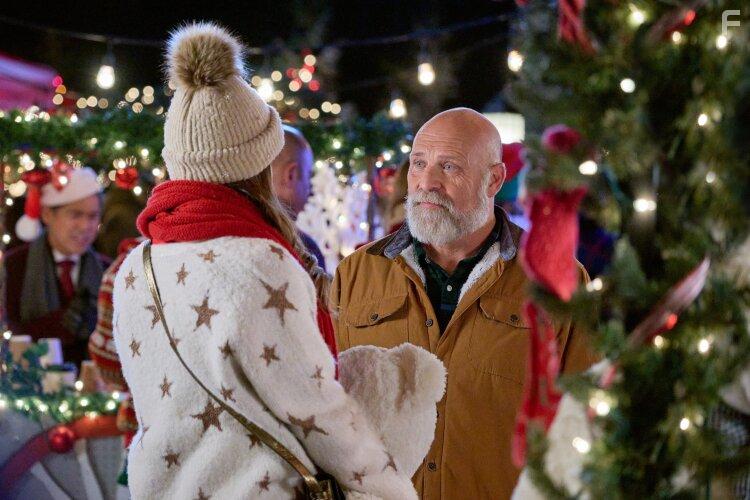 Taylor Cole and Grant Vlahovic in Long Lost Christmas (2022)