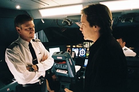 Sean Bean and Peter Sarsgaard in Иллюзия полета (2005)