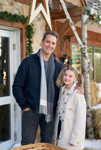 Victor Webster and Averie Peters in A Christmas Cookie Catastrophe (2022)
