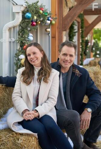 Victor Webster and Rachel Boston in A Christmas Cookie Catastrophe (2022)
