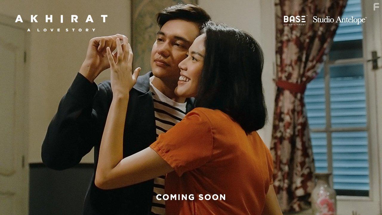 Adipati Dolken and Della Dartyan in Akhirat: A Love Story (2021)
