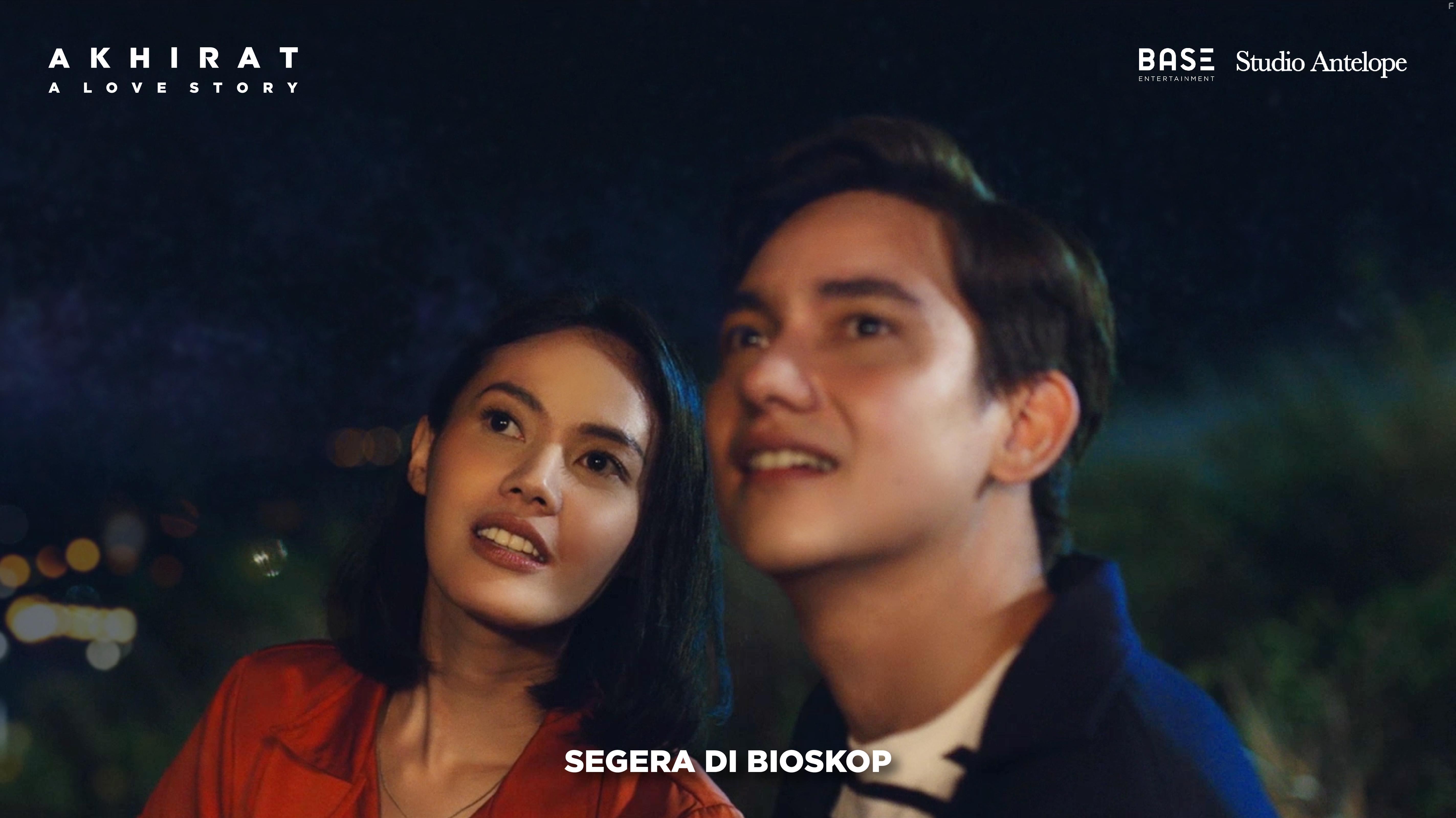 Adipati Dolken and Della Dartyan in Akhirat: A Love Story (2021)