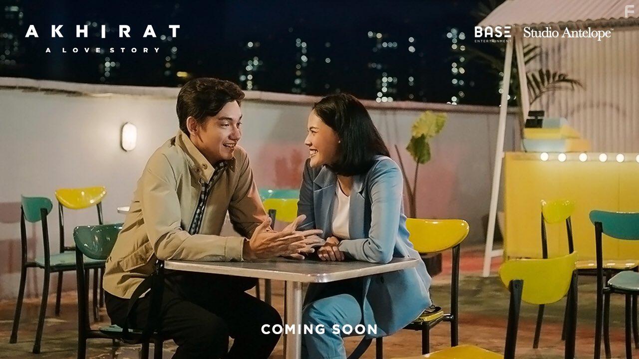 Adipati Dolken and Della Dartyan in Akhirat: A Love Story (2021)