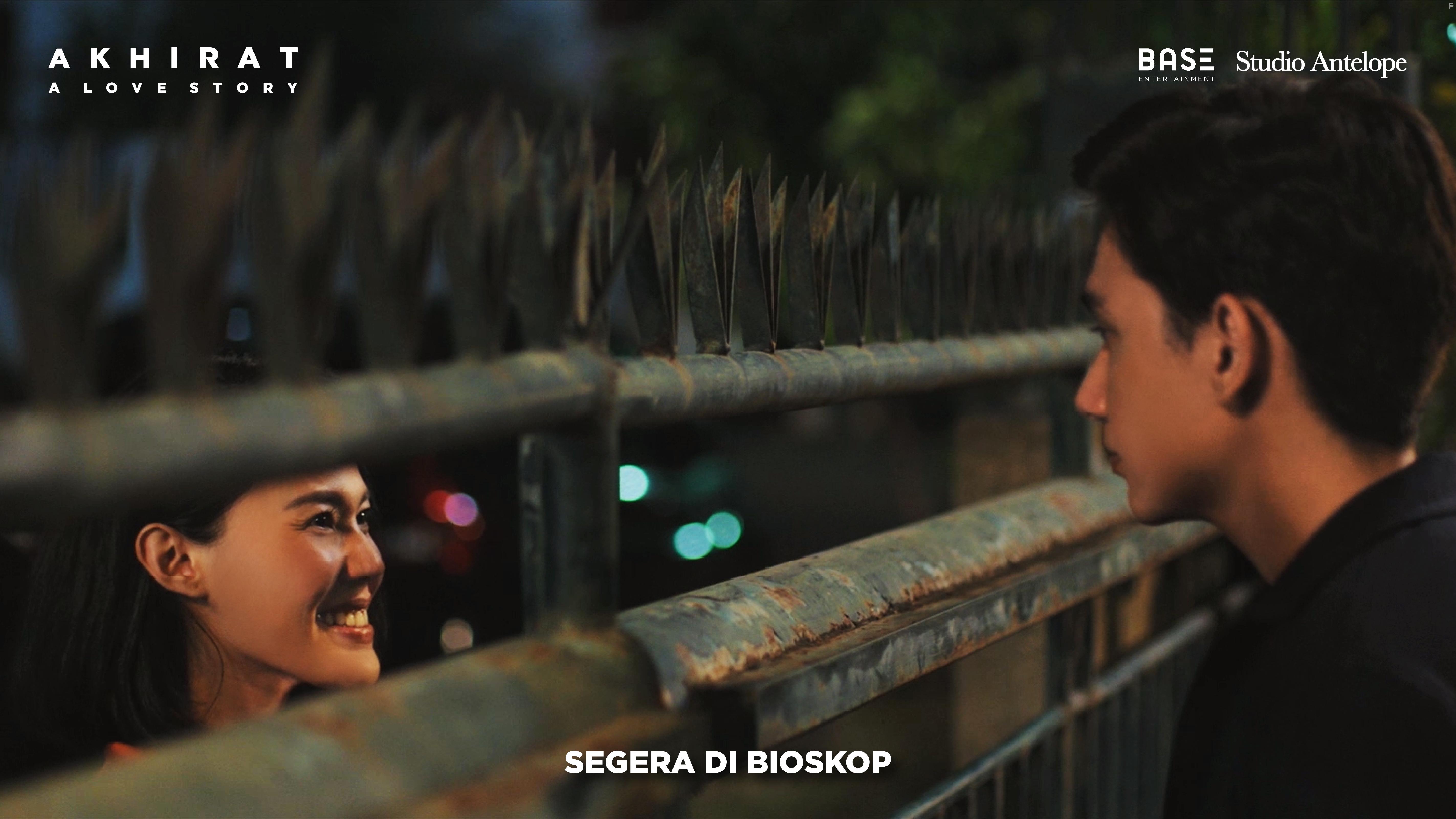 Adipati Dolken and Della Dartyan in Akhirat: A Love Story (2021)