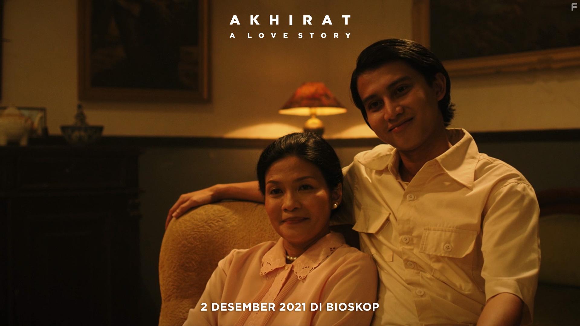 Vonny Anggraini and Ravil Prasetya in Akhirat: A Love Story (2021)