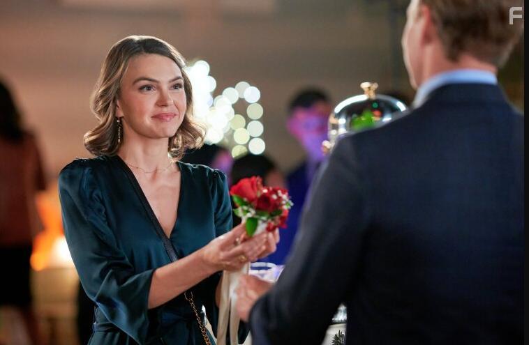 Aimee Teegarden in Christmas Class Reunion (2022)
