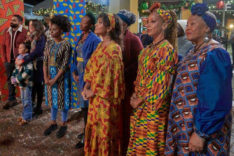 Holly Robinson Peete, Darlene Cooke, Kiera Meeks, and Lyndie Greenwood in Holiday Heritage (2022)